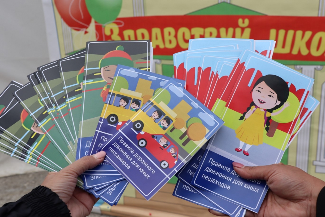 Накануне Дня знаний дорожники совместно с сотрудниками Госавтоинспекции провели акцию «Здравствуй, школа!»