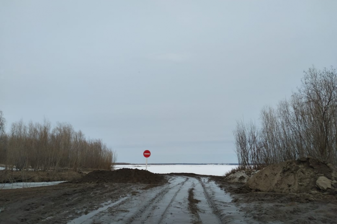 В Якутии закрыли ледовую переправу через Лену и автозимники в четырех улусах