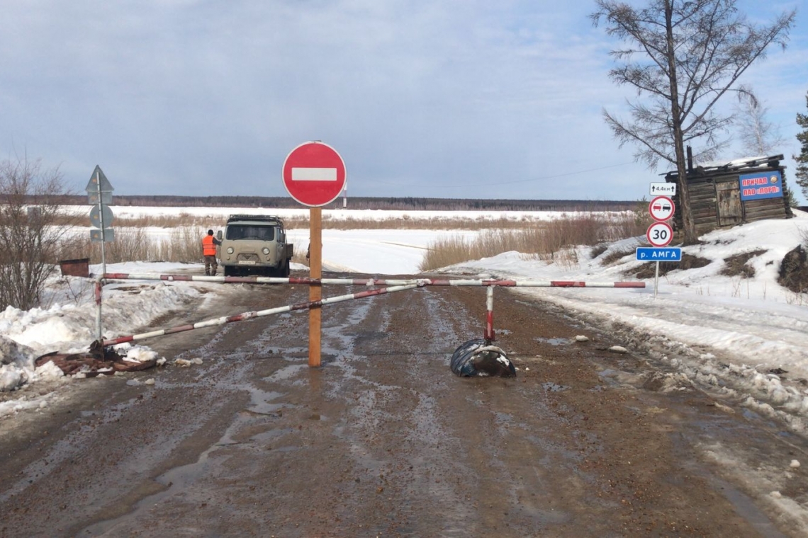 В Якутии закрыты ледовые	переправы через реки Лена, Амга и автозимники в десяти улусах